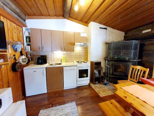 Kelorinne ladun ja järven läheisyydessä