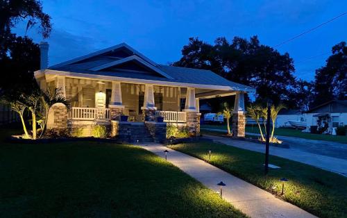 The Palm Luxury House by Lake Hollingsworth & FSC in Lakeland, USA