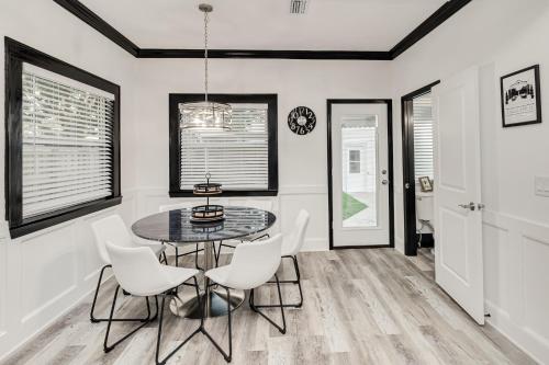 The Palm Luxury House by Lake Hollingsworth & FSC in Lakeland, USA