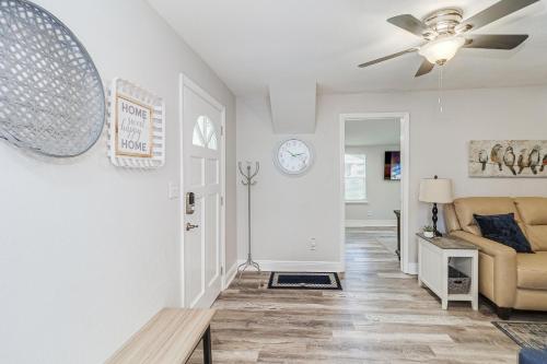 Relaxing 3 Bedroom Lake Hunter Cottage Retreat in Lakeland, USA