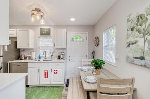 Relaxing 3 Bedroom Lake Hunter Cottage Retreat in Lakeland, USA