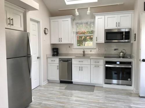 Perkins Cove Gem - Q934 Perkins Cove Gem - Q934