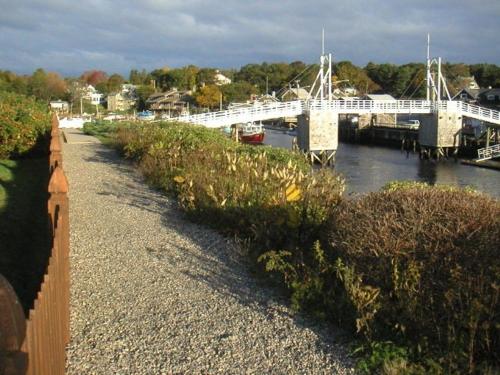 Perkins Cove Gem - Q934 Perkins Cove Gem - Q934