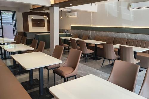 Restaurant, SWARNAM HOTEL near Church of St. Francis of Assissi