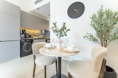Community Views Studio Near Nad Al Sheba Gardens with Balcony, MAG 980, Mohammad Bin Rashid by Deluxe Holiday Homes, Dubai (foto 3)