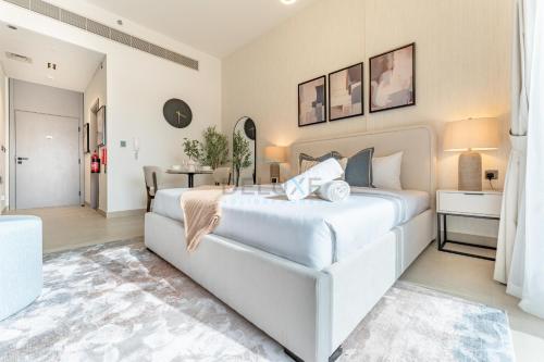 Community Views Studio Near Nad Al Sheba Gardens with Balcony, MAG 980, Mohammad Bin Rashid by Deluxe Holiday Homes, Dubai (foto 9)