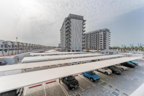 Community Views Studio Near Nad Al Sheba Gardens with Balcony, MAG 980, Mohammad Bin Rashid by Deluxe Holiday Homes, Dubai (foto 6)