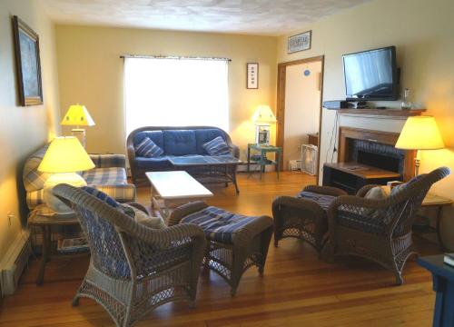 Short Sands View Spacious Beach Home Sleeps 18 Easy Walk to Short Sands Beach 1902 Short Sands View Spacious Beach Home Sleeps 18 Easy Walk to Short Sands Beach 1902