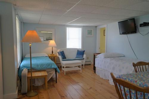 Short Sands View Spacious Beach Home Sleeps 18 Easy Walk to Short Sands Beach 1902 - image 12