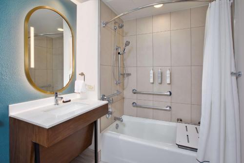 Embassy Suites San Marcos Hotel Spa & Conference Center - image 10