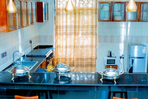 virtuve, MARK-A VACATION Home in Kigoma