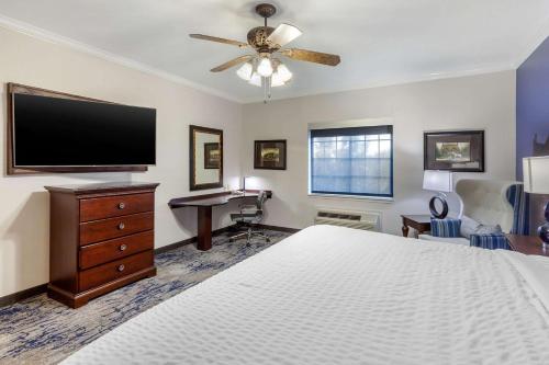 Clarion Pointe Sulphur Springs - image 11