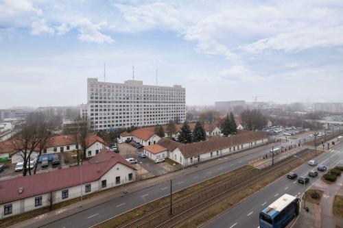 Modern and Bright Apartment with Air Conditioning & Parking by Noclegi Renters