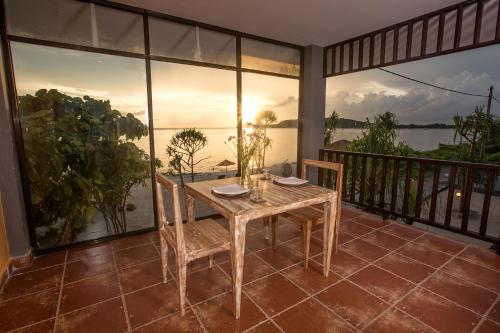 Restaurant, Sunsethouse-gilimeno in Gili Meno