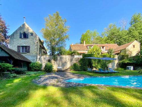 Propriété bucolique avec deux maisons, une piscine chauffée et un vaste verger gîte à louer Pithiviers