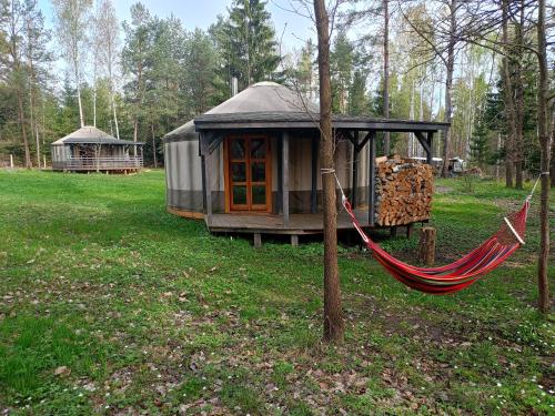 . Jurty i namioty w Lesie KotfaLas Glamping Świętokrzyskie-SPA