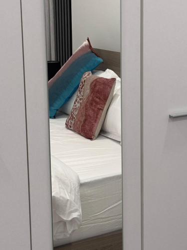 Two-Bedroom Deluxe Apartment image 10