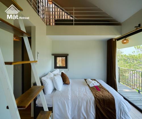 Mat Retreat Room Type - Deluxe - 2 Beds 1 Extra