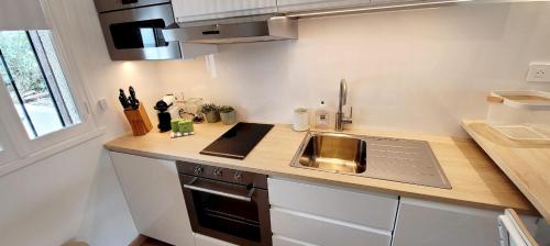 F2 apartment in residence with swimming pool in Cogolin