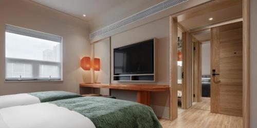 Deluxe Twin Room image 1