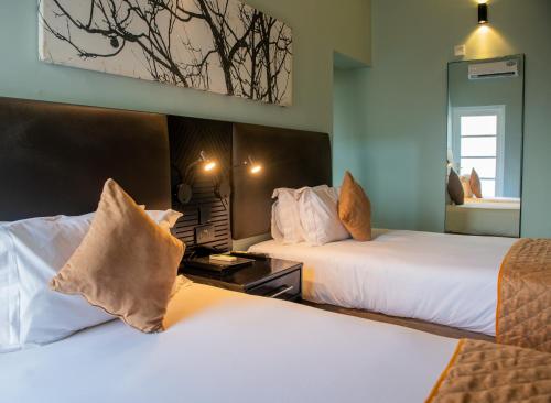 New Ambassador Hotel - image 2
