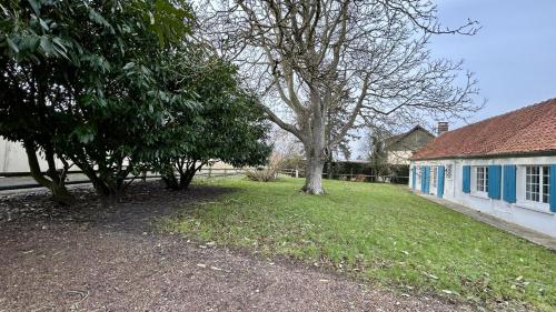 Garden, Charmante longere - Havre de paix avec jardin et cheminee in Pende