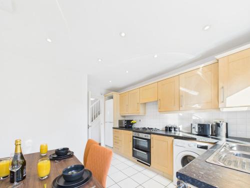 Desert Orchid By Signature Stays - Racecourse - Parking - 5-bed - Gloucestershire