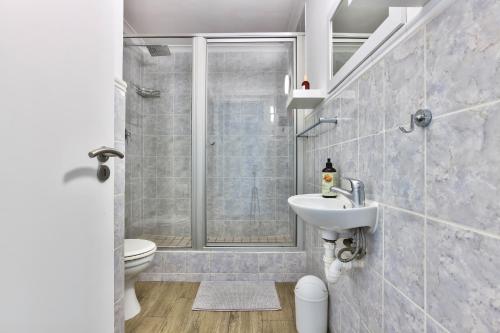 Spacious 2 Bedroom Apartment with Table Mountain View