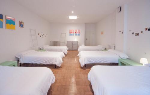 8 twin beds