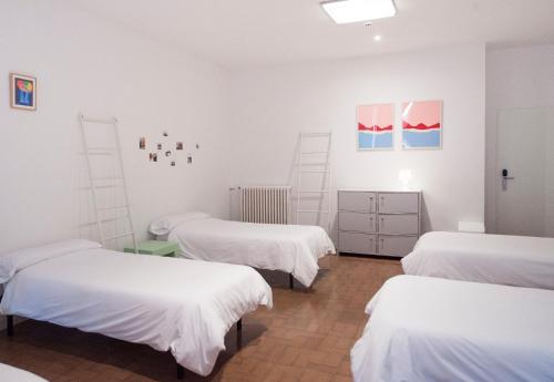 A Room In The City - image 7