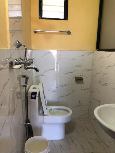 Bathroom, Hotel Mountain Nest in Baluwapati Deupur