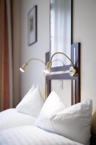 Double Room image 6