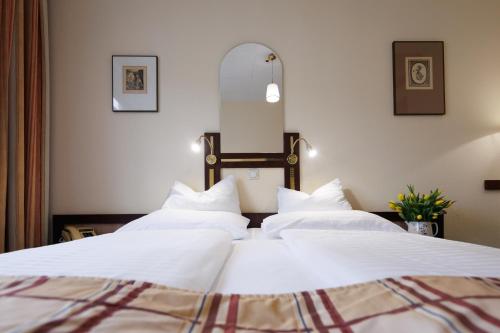 Double Room image 2