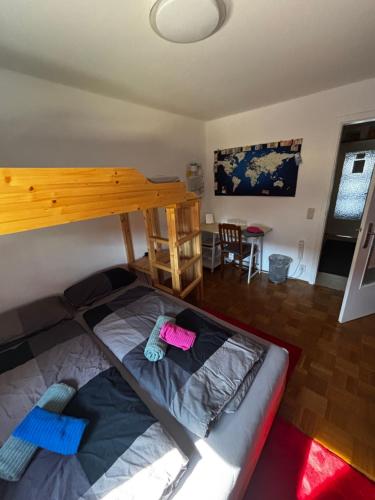 1 Privatzimmer möbliert gut ausgestattet und gute Anbindung Bus Bahn (1 Privatzimmer mobliert gut ausgestattet und gute Anbindung Bus Bahn) in Ottobrunn