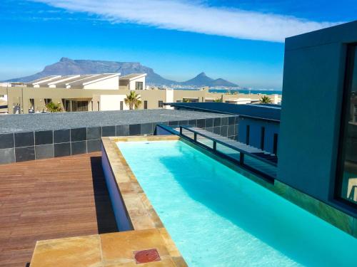 Sunset Mansion, Cape Town - Rooftop Pool Villa - Walk to Beach, Mountain Views!, Kapstadt (Foto 3)