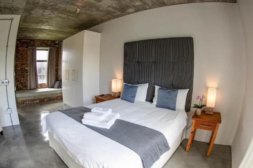 Sunset Mansion, Cape Town - Rooftop Pool Villa - Walk to Beach, Mountain Views!, Kapstadt (Foto 4)