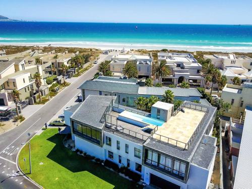 Sunset Mansion, Cape Town - Rooftop Pool Villa - Walk to Beach, Mountain Views!, Kapstadt (Foto 8)