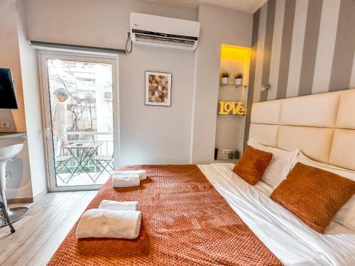 Walk to Markets from a Cozy Studio by Cielo Homes, Atene