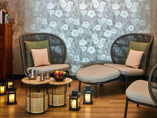 654973852 Cabot Bordeaux MGallery Collection