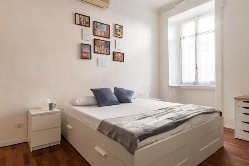 Stradivari Apartment - Milan City - by Host4U, Милан