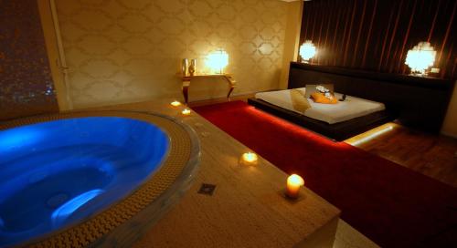 อ่างแช่น้ำร้อน, Grand Hotel Bernardin in พอร์โทรอส