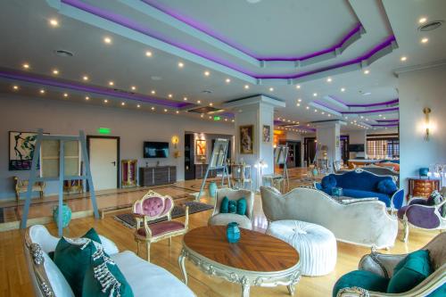 . Phoenicia Express Hotel