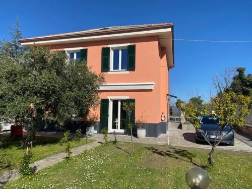 Una casa nel verde sulle colline di Lavagna gîte à louer Crocetta