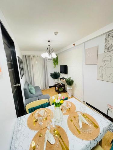 Facilities, Extra TV@Bedroomw/Netflix & Disney+ | Grind&Unwind near Benjarong Bar and Restaurant Davao