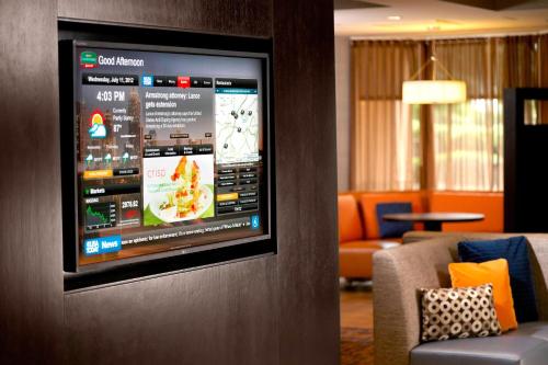 Courtyard by Marriott Atlanta Alpharetta - image 6