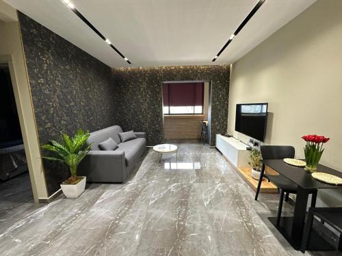 One-Bedroom Apartment image 2