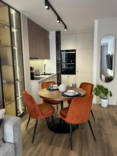Luksusowy apartament z klimatyzacją i garażem podziemnym w centrum miasta