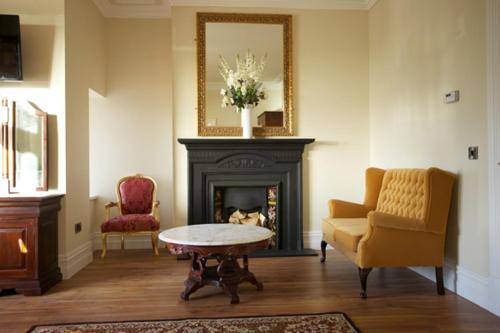 St Columbs House - image 8