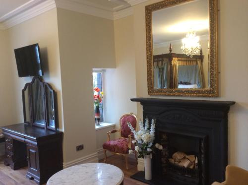 St Columbs House - image 12