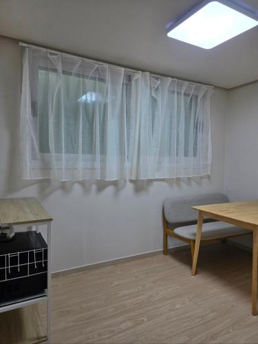 Runaway Stay Yongsan